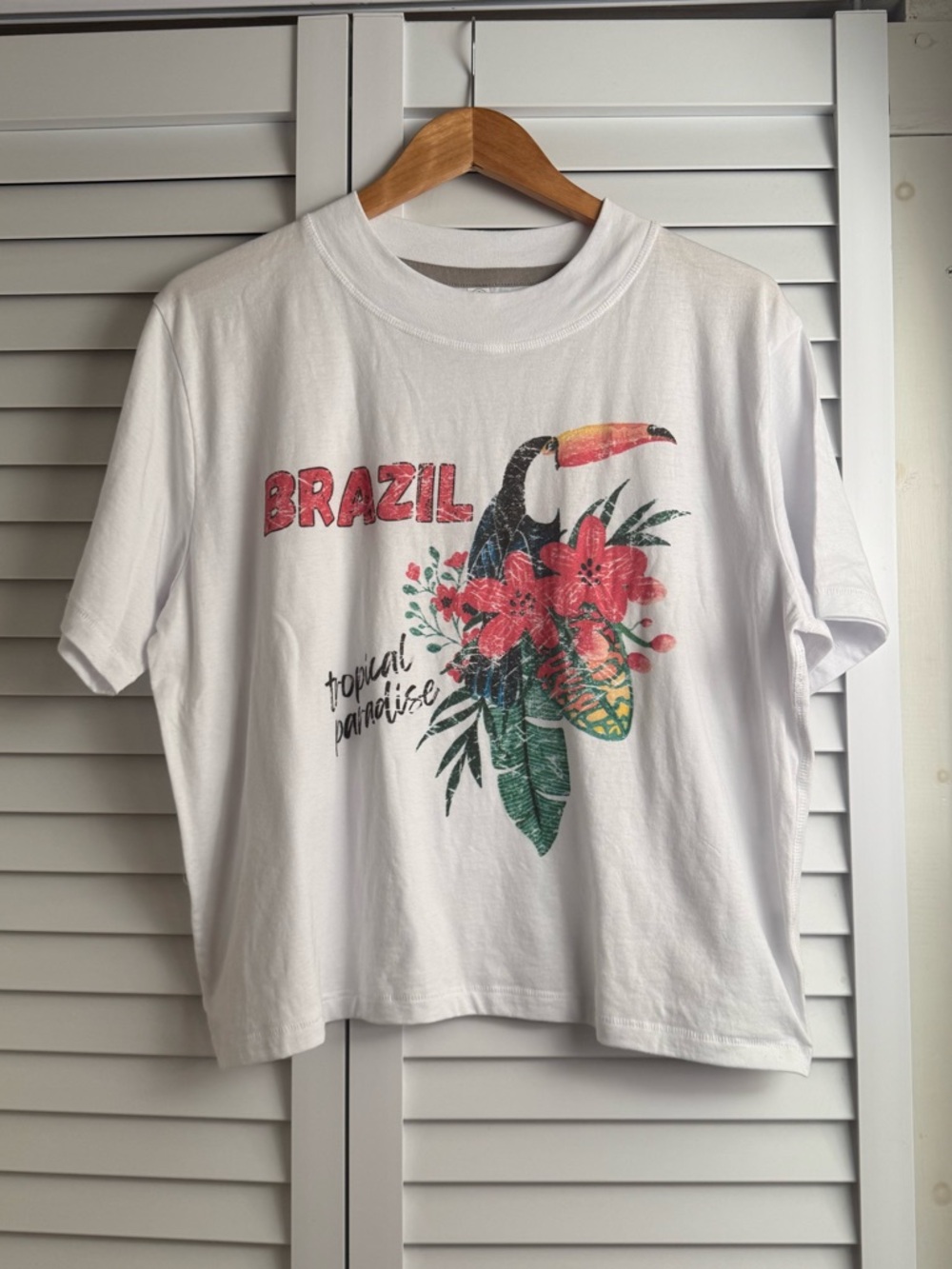 White 'Brazil' Tropical Graphic Tee - Short Sleeve waist length